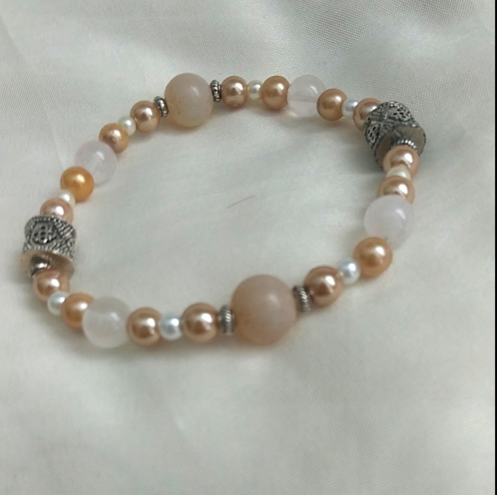 Gold Pearl Stretch Bracelet